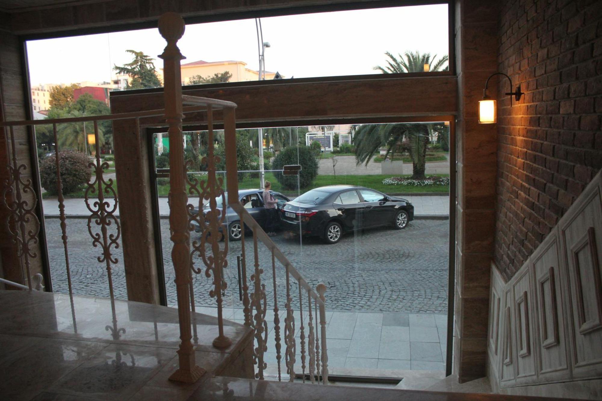 Melini Boutique Hotel Batumi Eksteriør billede